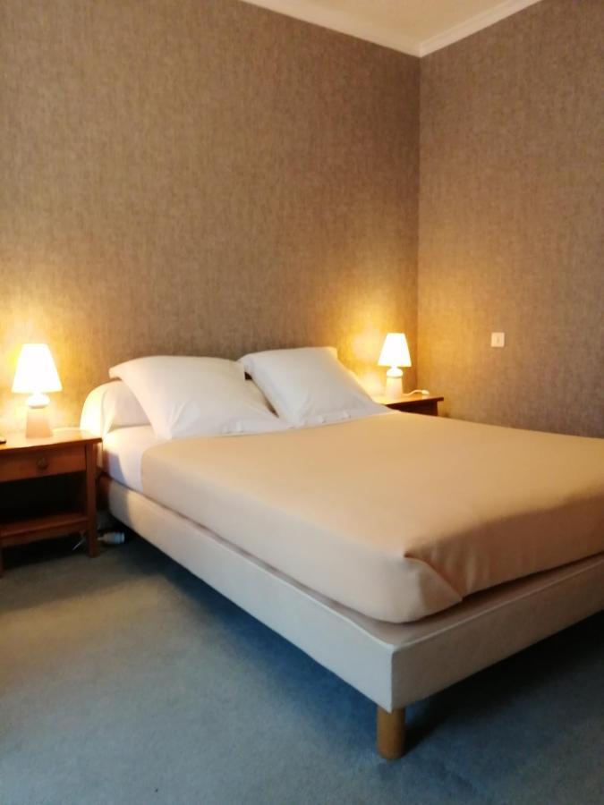 Le Casse Noisettes Hotell Gourin Eksteriør bilde